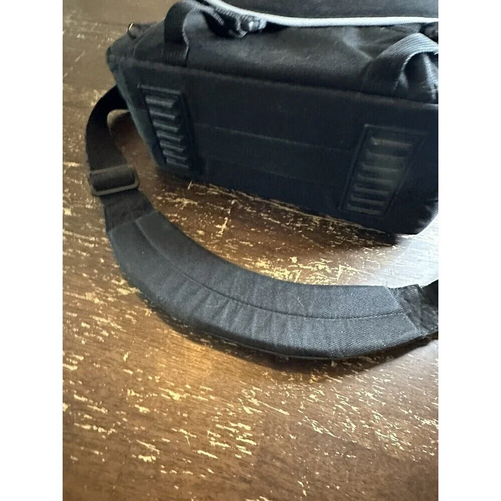 NIKON - CAMERA / CAMCORDER BAG - BLACK - NICE‎